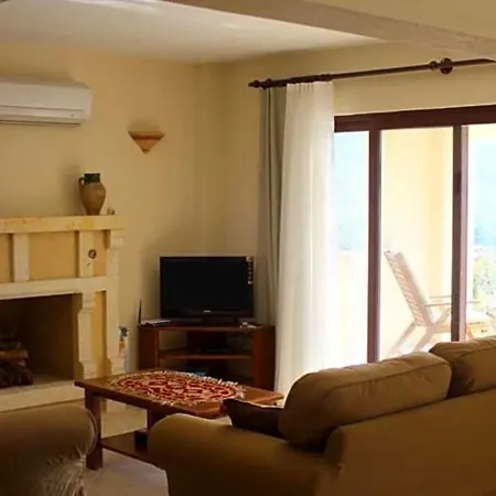 Gokbel Sleeps 7 Pool Air Con Wifi Villa *